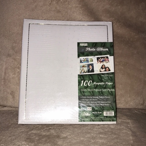 Pioneer photo album 2000 sealed in plastic white with gold accent - Picture 1 of 8